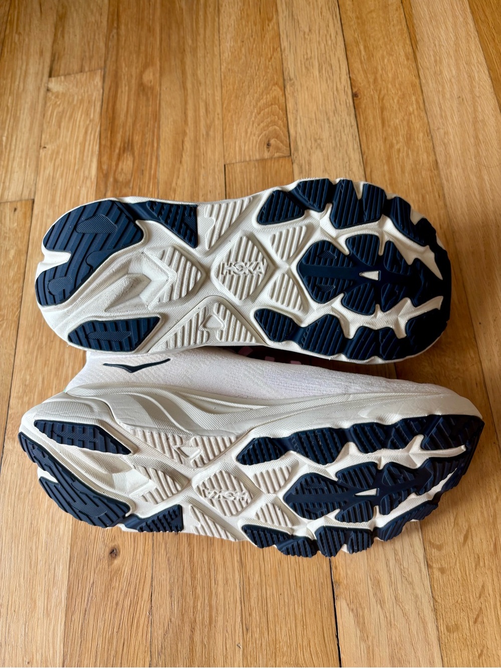 Hoka Arahi 8 Women’s in 7.5B - Picture 4 of 5
